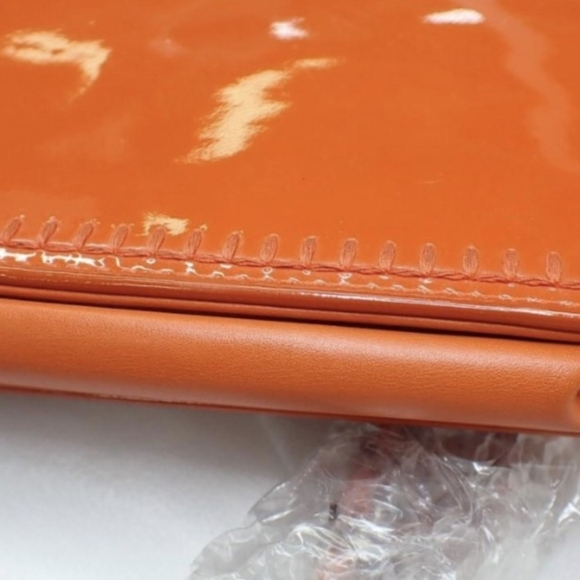 Authentic Chanel Matelasse Patent Leather Crossbody Bag..RARE - Picture 7 of 16